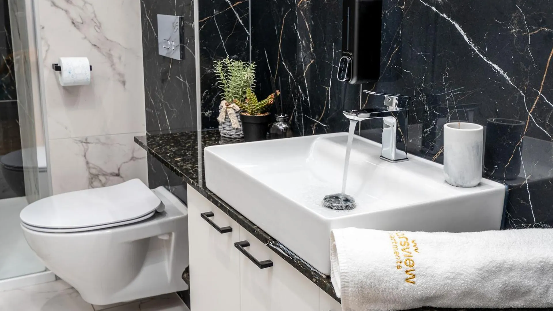 Warsview Apartments Warsaw Poland